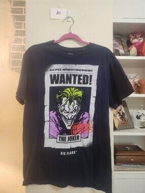 Six Flags Batman Joker T-shirt Size Med EUC